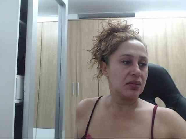 RoxanaMilf webcam