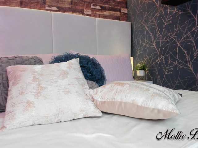  MollieBennet chat room