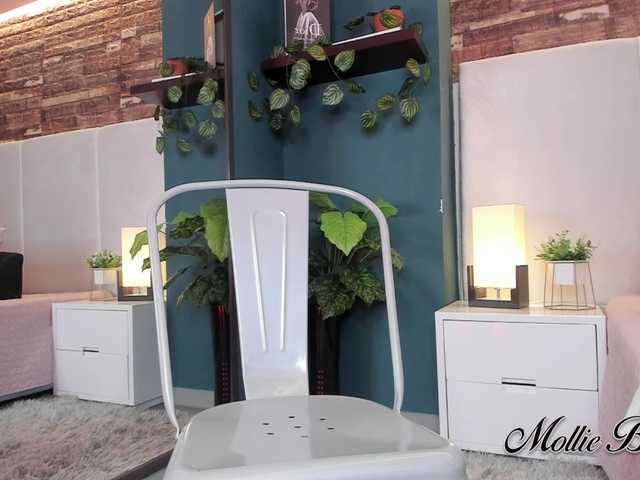  MollieBennet chat room