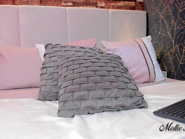 MollieBennet's BongaCams show and profile