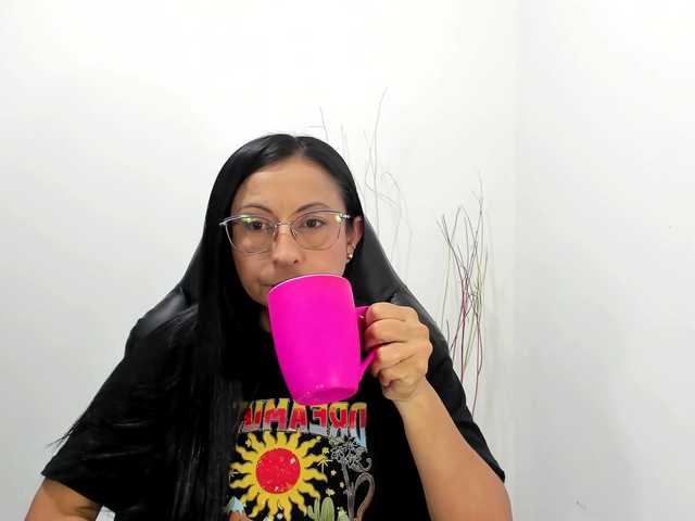 Donna-Cherry's BongaCams show and profile