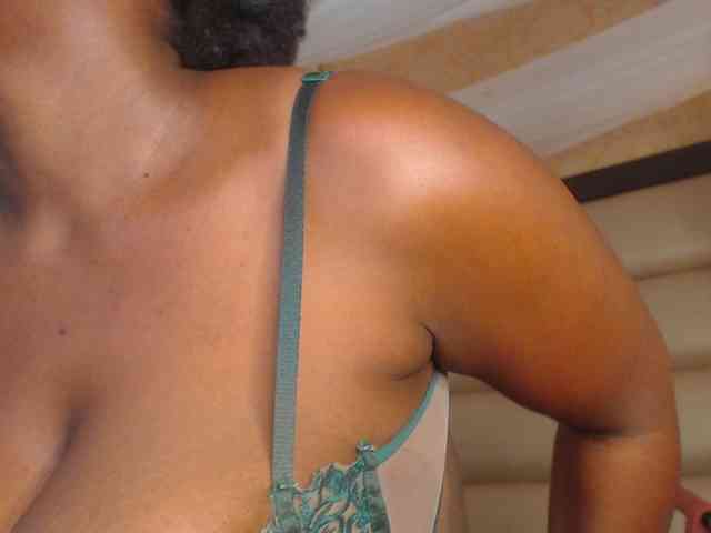 KayaBrown Live Webcam on BongaCams