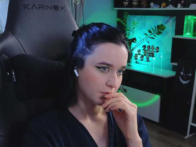 webgirl KiraLiLime