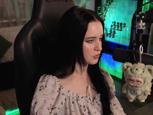 KiraLiLime from BongaCams