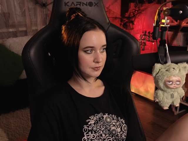 KiraLiLime from BongaCams