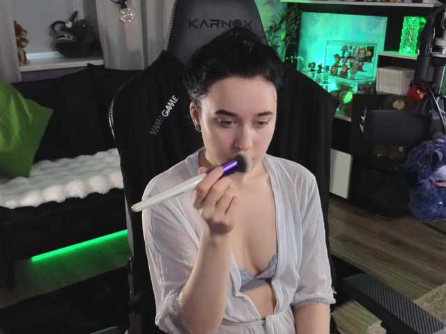 KiraLiLime's BongaCams show and profile