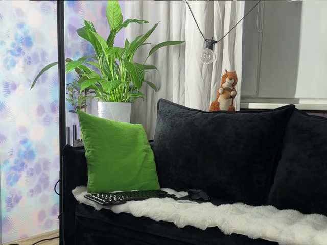 KiraLiLime's BongaCams show and profile