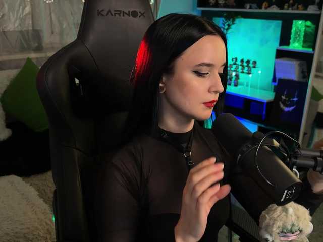 KiraLiLime's BongaCams show and profile