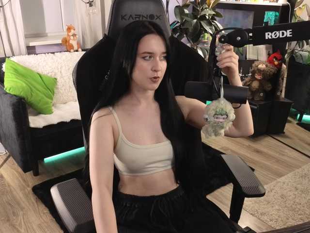 KiraLiLime's BongaCams show and profile