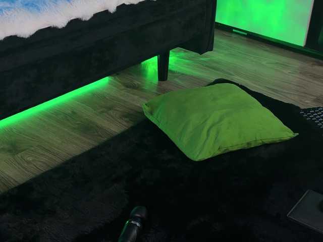 KiraLiLime's BongaCams show and profile