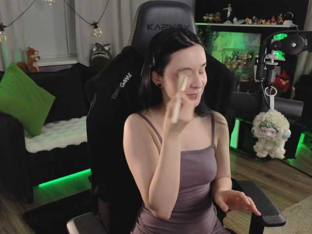 KiraLiLime's BongaCams show and profile