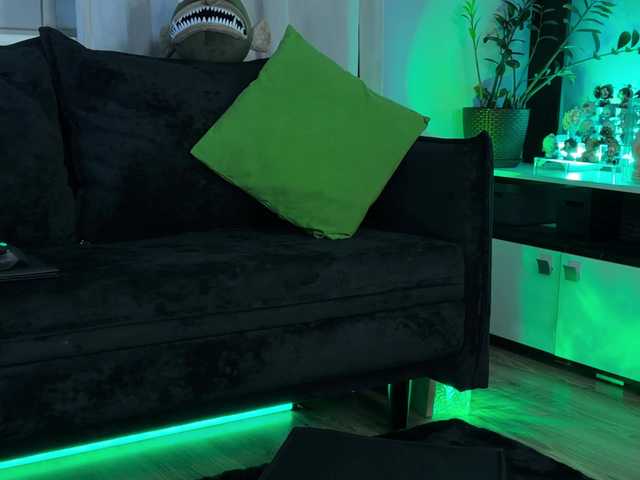 KiraLiLime's BongaCams show and profile