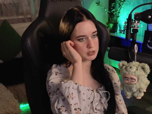 KiraLiLime from BongaCams