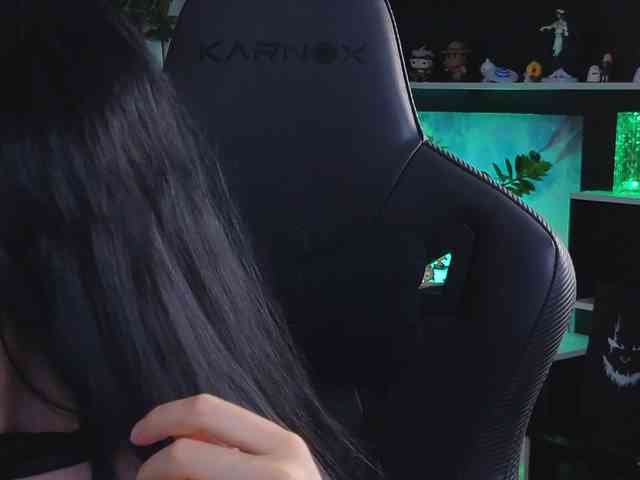 Shaved white, Shaved babes, Group chat for 40 tokens, Full privates for 90 ..., curvyflawless xhamsterlive 3
