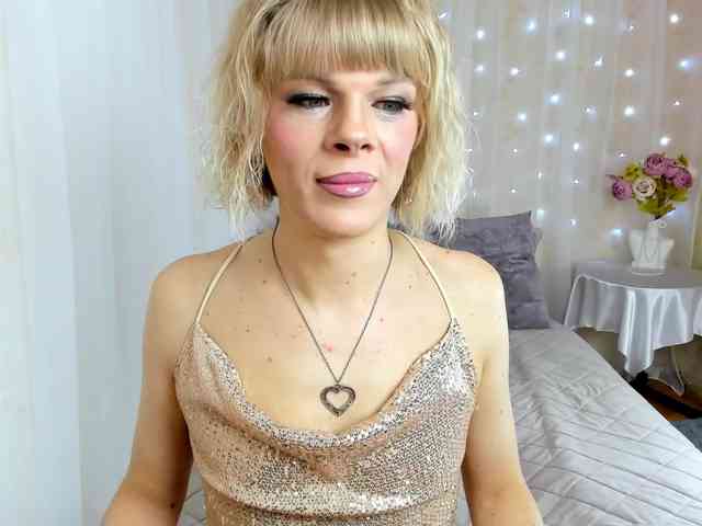 Stesnyashka12 Live Webcam on BongaCams