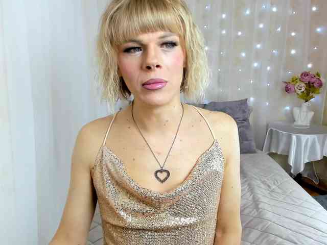 Stesnyashka12 Live Webcam on BongaCams