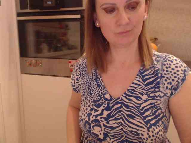 JacquiGray Live Webcam on BongaCams