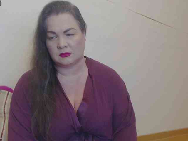 Lady-Adrianna webcam