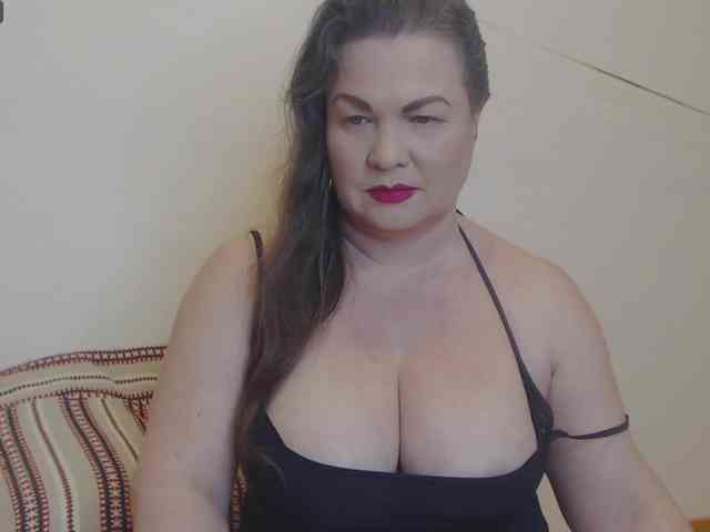 Lady-Adrianna webcam