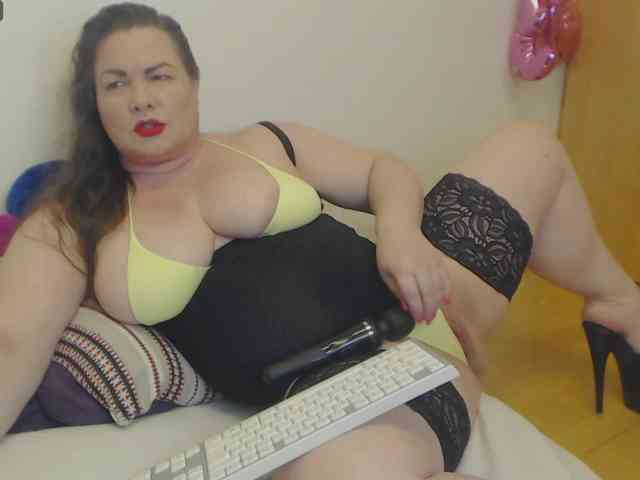 Lady-Adrianna webcam