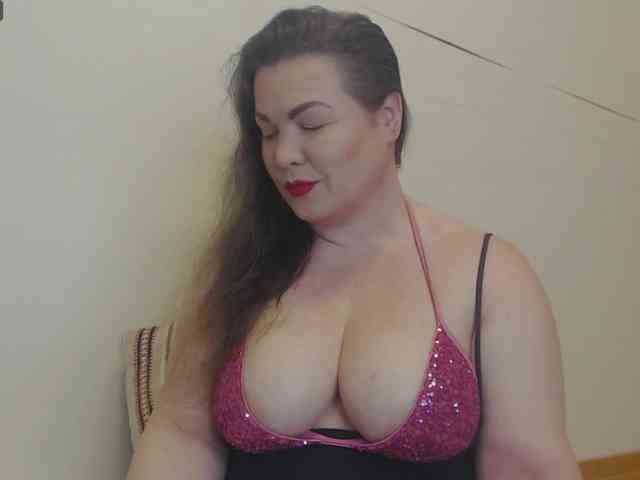 Lady-Adrianna webcam