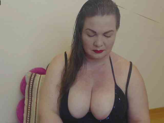 Lady-Adrianna webcam