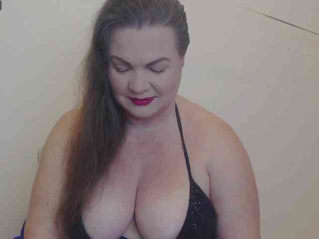 Lady-Adrianna webcam