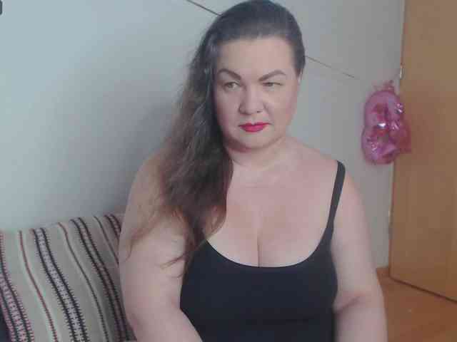 Lady-Adrianna webcam