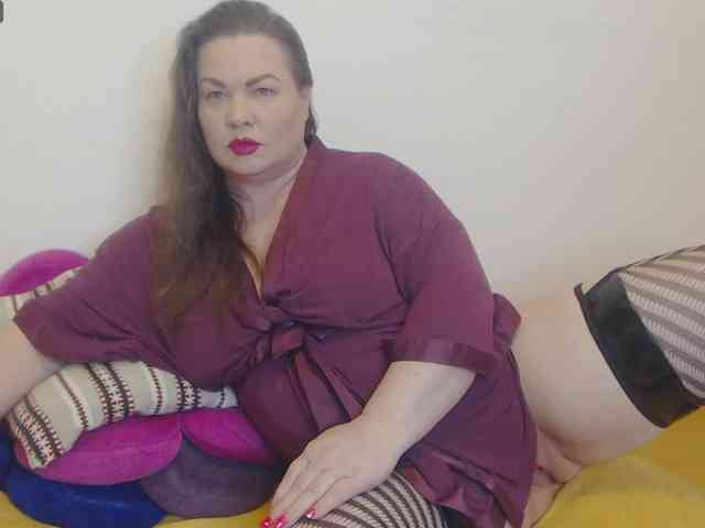 Lady-Adrianna webcam