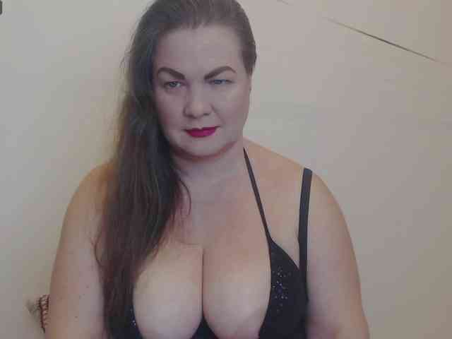 Lady-Adrianna webcam