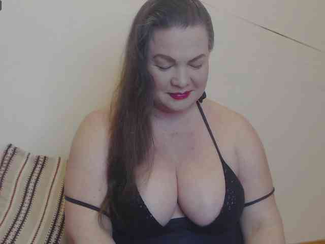 Lady-Adrianna webcam