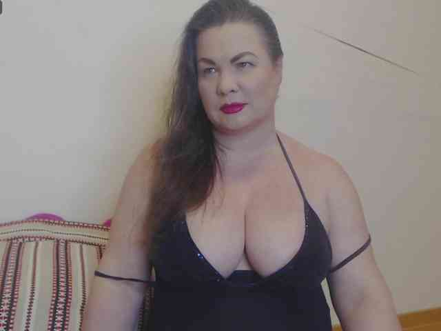 Lady-Adrianna webcam