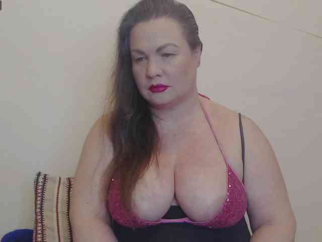 Lady-Adrianna webcam