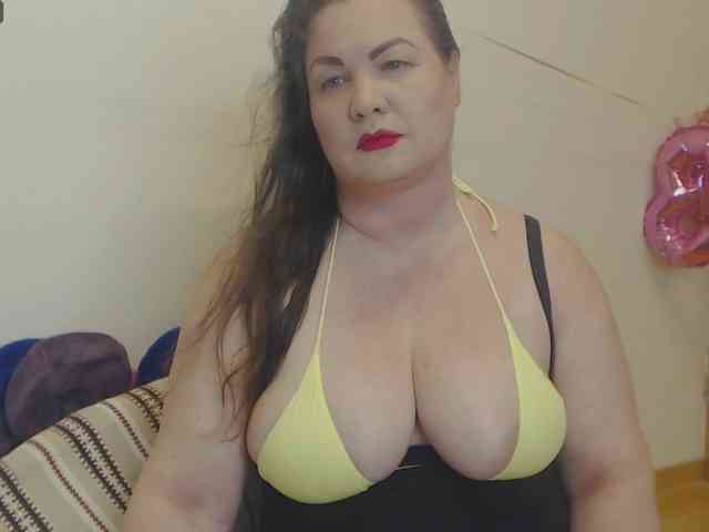 Lady-Adrianna webcam