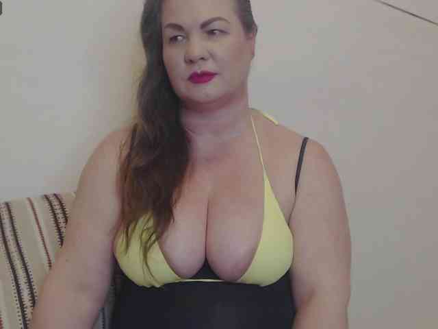 Lady-Adrianna webcam