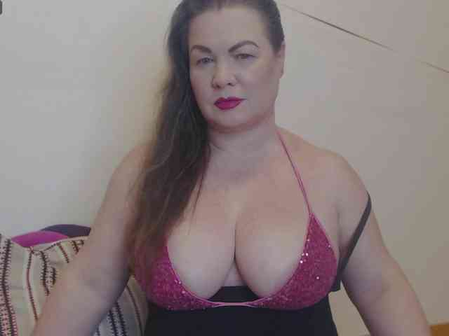 Lady-Adrianna webcam