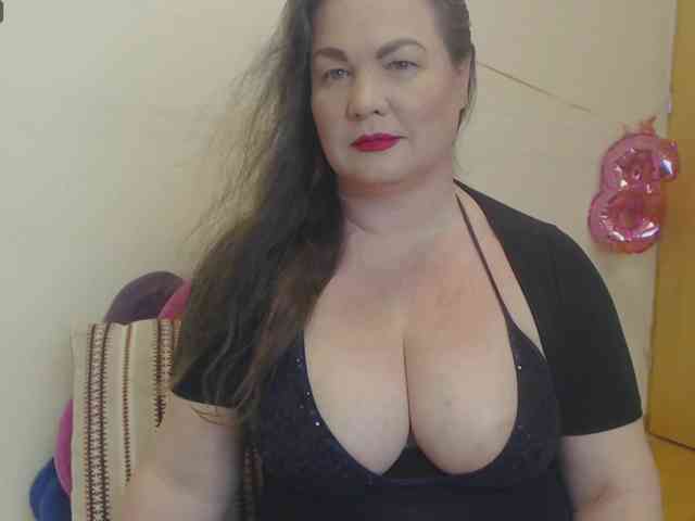 Lady-Adrianna webcam