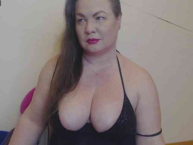 Lady-Adrianna webcam