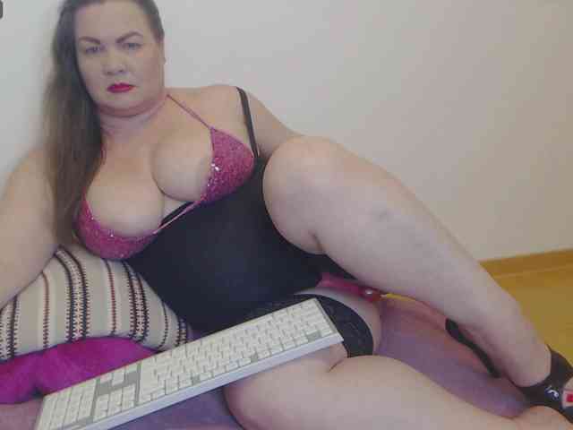 Lady-Adrianna webcam