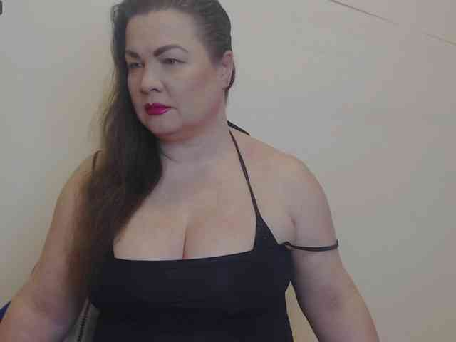 Lady-Adrianna webcam