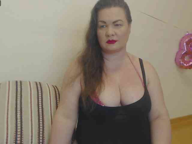 Lady-Adrianna webcam