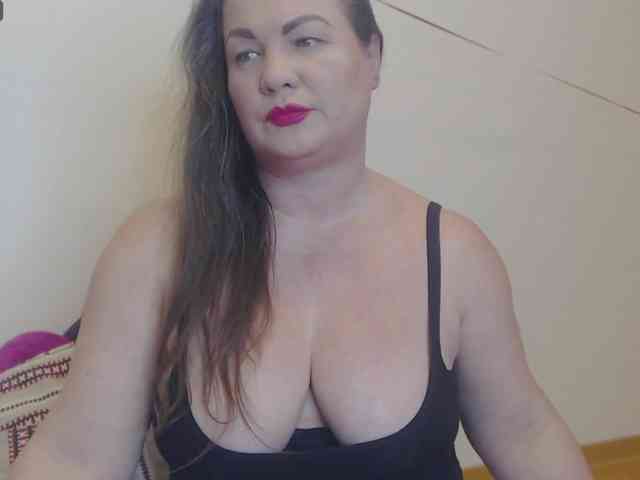 Lady-Adrianna webcam
