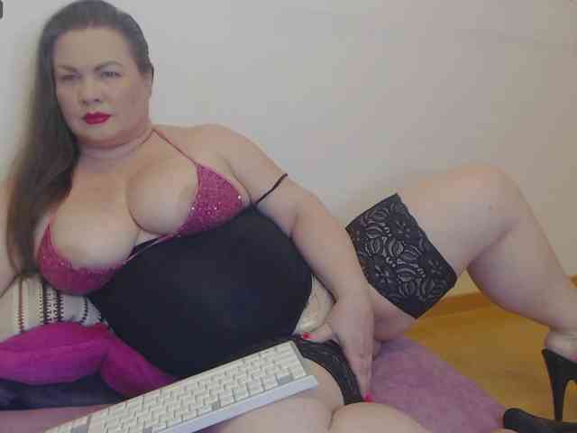 Lady-Adrianna webcam