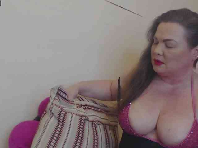 Lady-Adrianna webcam