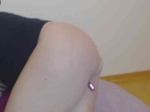 Lady-Adrianna webcam