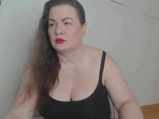 Lady-Adrianna webcam