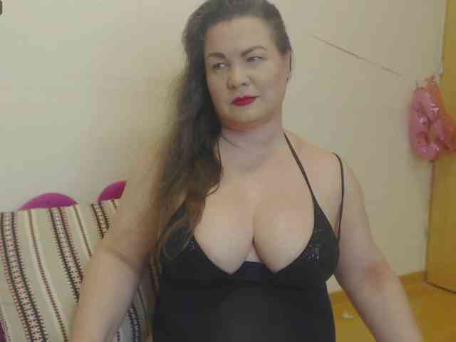 Lady-Adrianna webcam