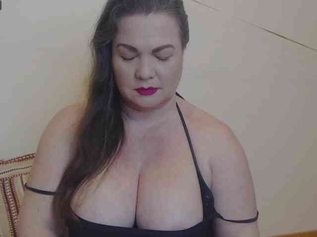 Lady-Adrianna webcam