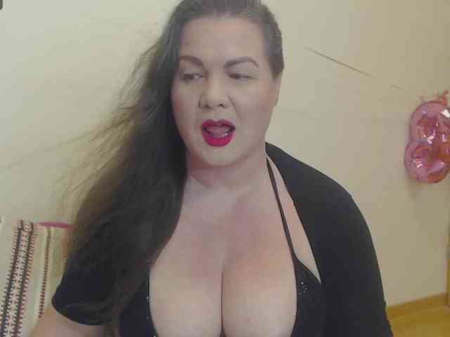 Lady-Adrianna webcam