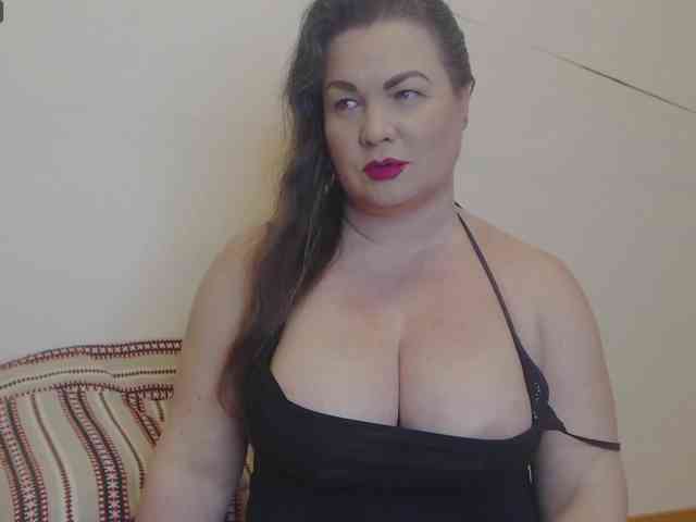 Lady-Adrianna webcam